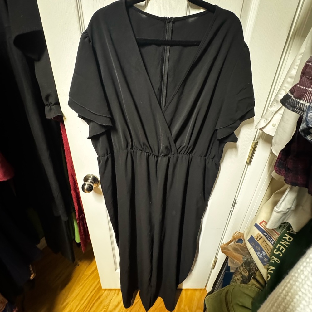 SHEIN Black V-Neck Short Sleeve Wide-Leg Jumpsuit